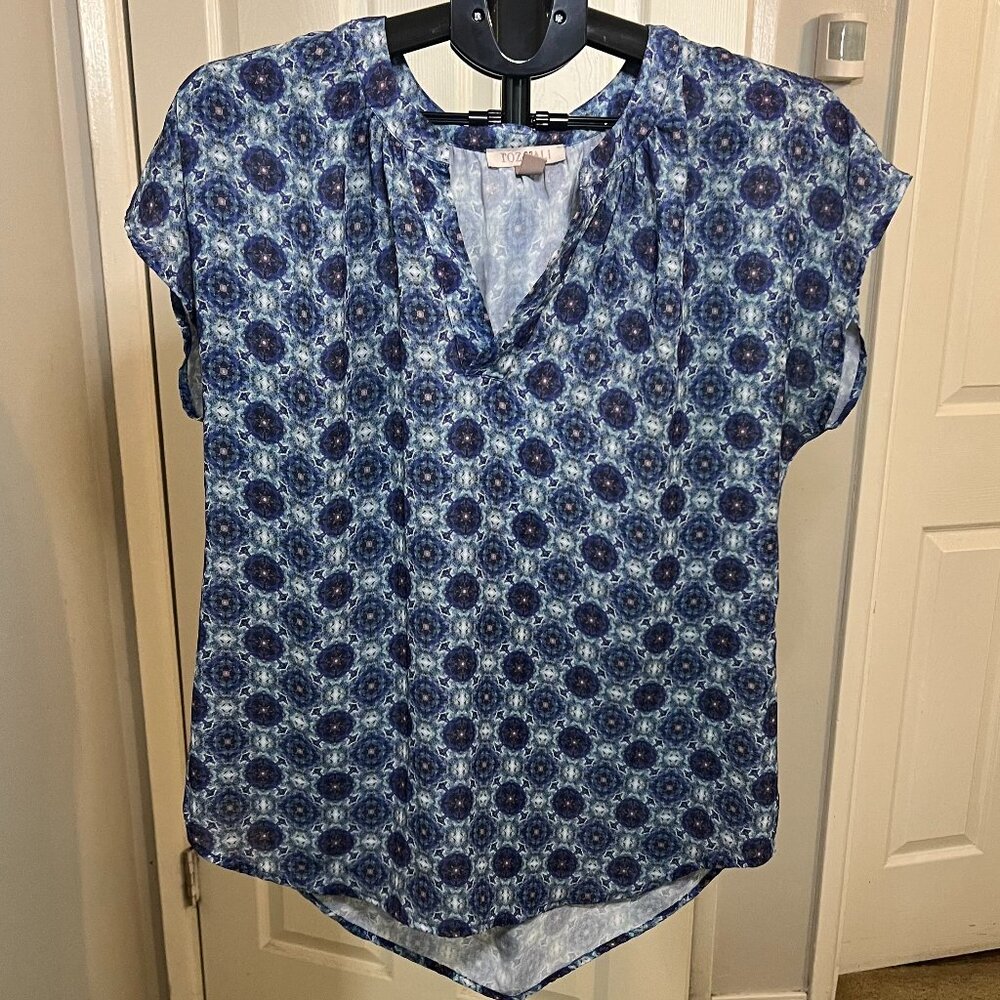 Roz & Ali Women's Blue Geometric Split V-Neck Top Short/Cap Sleeve Blouse L